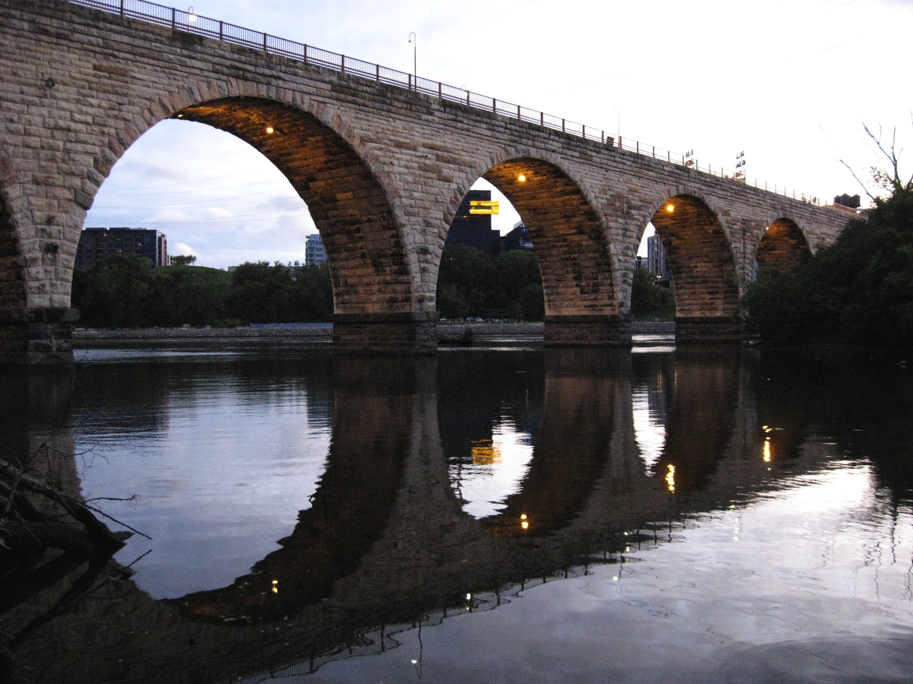 Каменный мост улица. Мост Солкан Словения. Каменный мост Лотарингия. Каменный мост в Алабаме. Арочный мост средневековый.